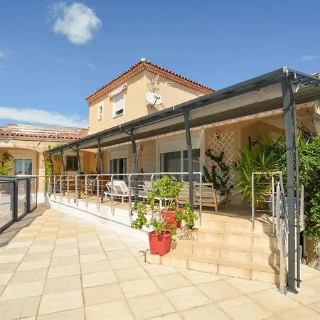 בית נופש Lovely In Saint-gilles With Wifi