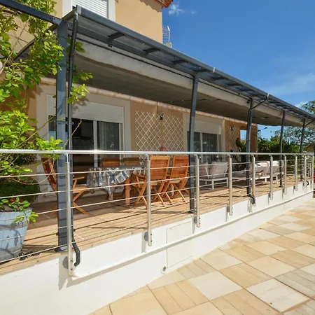 Lovely In Saint-gilles With Wifi סן-ז'יל